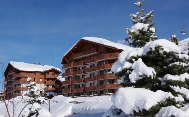 Les Chalets de l'Adonis, Les Menuires, External